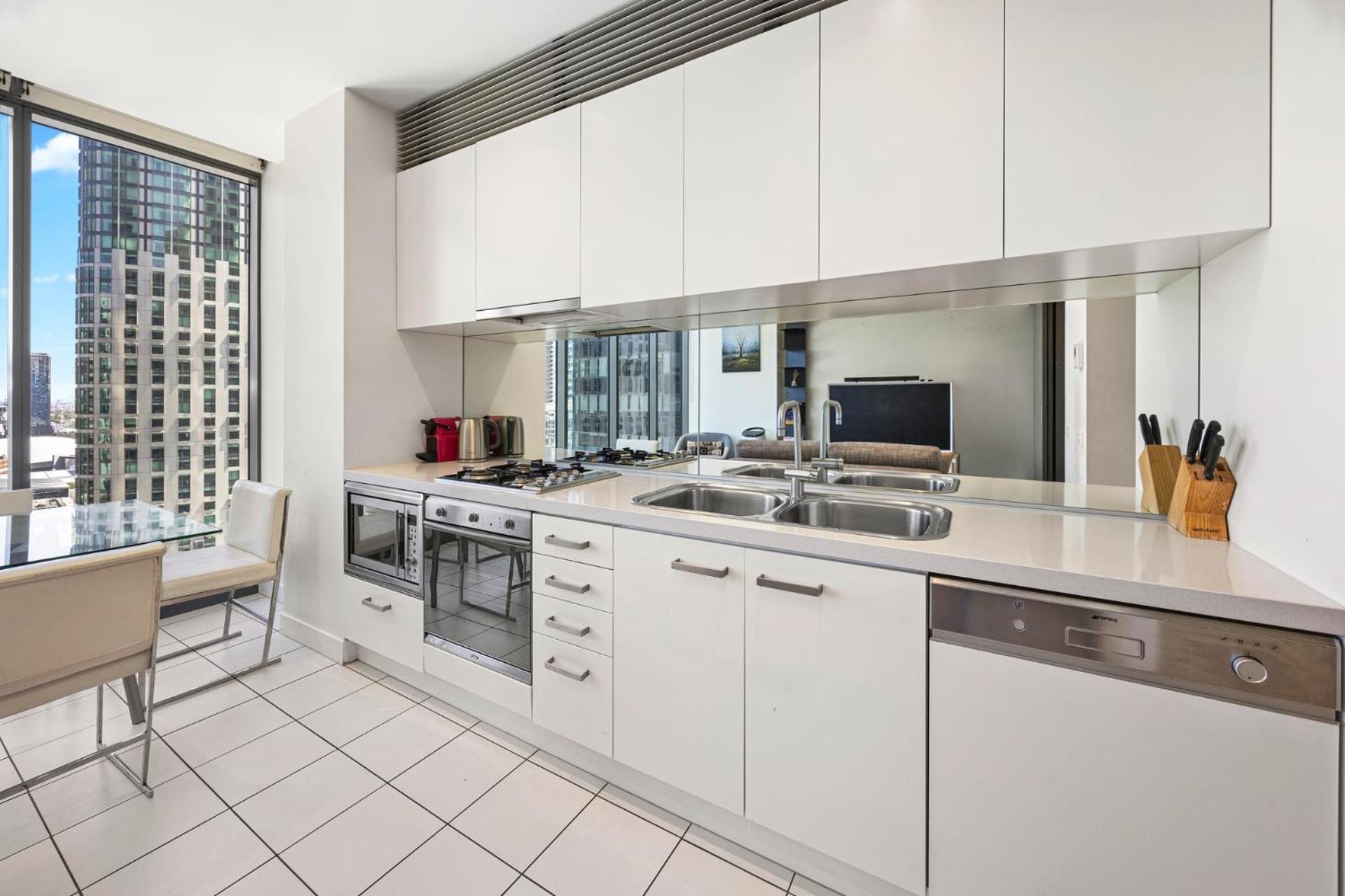 Luxury Designer Suite In Most Prestigious Location In Ville de Melbourne Extérieur photo